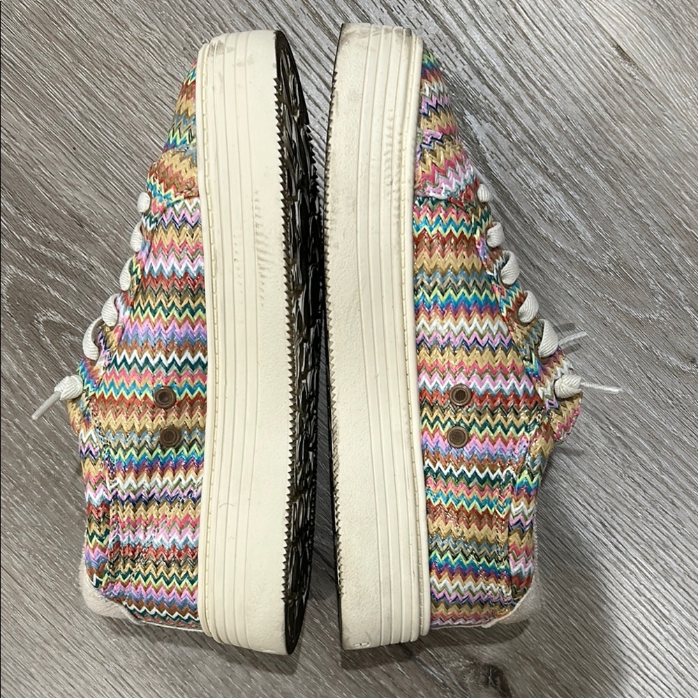Colorful Zigzag Pattern Sneakers - Picture 4 of 6